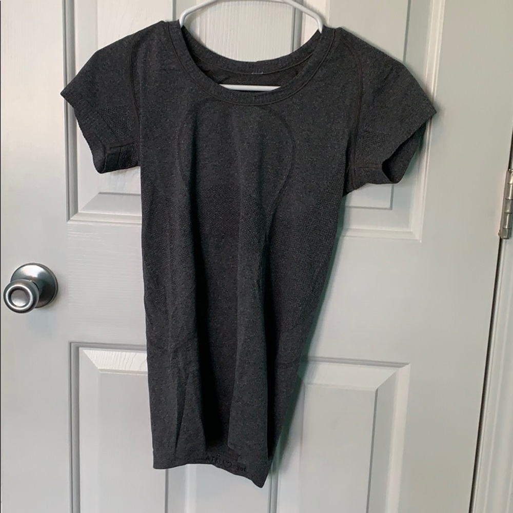 Lululemon workout top